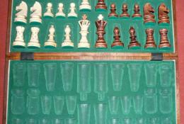 Vyrezavané šachy - pohled dovnitř