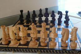 krásné vyřezávané šachy