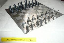 Výstava šachů-kovové