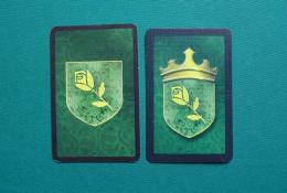 nová sada karet pro každý rod - porovnání velikosti s první edicí základní hry (vlevo je původní)