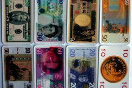 Money - lícová strana karet různých měn
