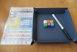 Pnp verze - obal na vysvědčení, fix na bílou tabuli, 6 koupených kostek a tisknutý hrací plán.