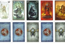 Hrací karty za každého z pěti druidů a rubová strana