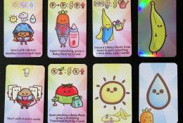 Ukázka karet: Karty rolí (hříbek, mrkev, banán, brambora a rajče), počasí a rub "banánových" karet