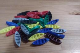 Plastové 3Dtisk loďky designované speciálně pro hru Ploučnice za úplňku (autor Martin Zítka ze ZG)