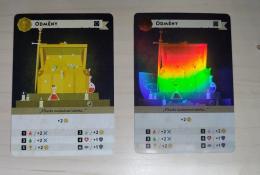 Srovnání herní karty ze základní hry vs. karty z tohoto rozšíření 