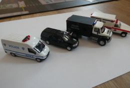 Vlastní 3D vozidla (zleva: podpůrné vozidlo, vůz FBI, zásahová jednotka, sanitka)