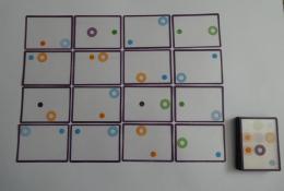 Připravená hra v matici 4 x 4 karty (včetně doplňovacího balíčku)