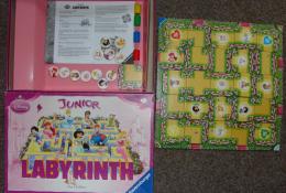 Labyrinth Junior - co je v krabici