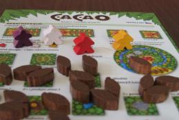 Figurky hráčů a kakaové boby