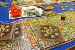 Detail hry - oranžový hráč (Aztékové)