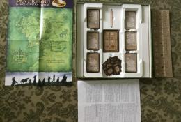 Kompletní obsah krabice s návodem, mapou i původní tužkou