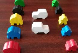Figurky (sloni - počítadlo bodů, džípy, panáčci)