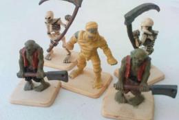 Skeleton, Mumia, Zombie