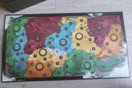 hrací deska - celkem je ve hře 8 map