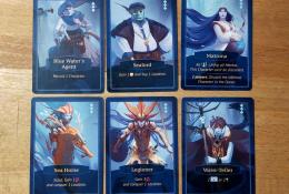 Šest počátečních karet stejných pro každého hráče (v tomto případě modrého)