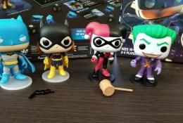 Batman, Batgirl, Joker, Harley + palice a bactarang